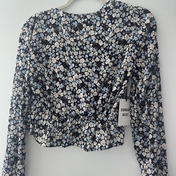 Brand new longsleeve crop from aritzia - Picture 2 of 2